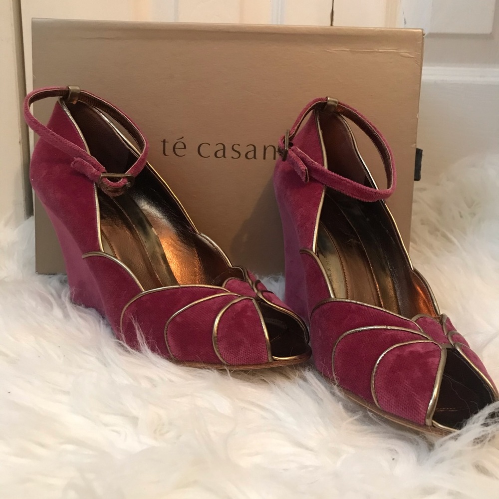 HOST PIC Té Casan Fay.B Velvet Wedge Heels in bx